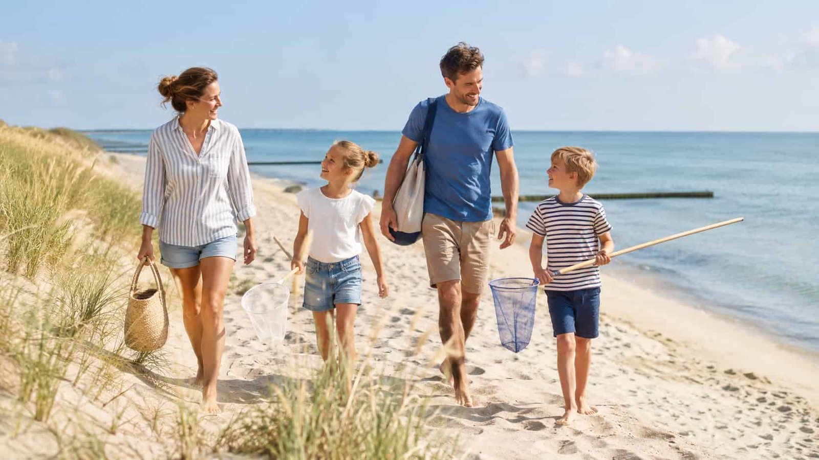 Familie verbringt Ferien auf Usedom mit Kindern zwischen Strand, Dünen und Ostsee